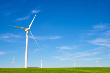 Sürdürülebilir elektrik üretimi için rüzgar türbini jeneratörleri