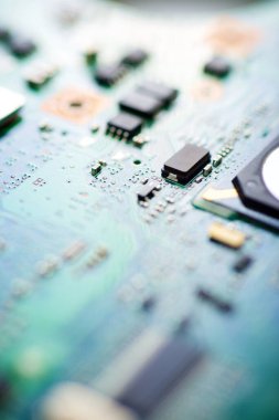 Mavi ve yeşil entegre bir bilgisayarı kapat