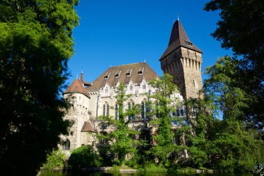 Macaristan 'ın Budapeşte kentindeki Vajdahunyad Kalesi' nin dış manzarası.