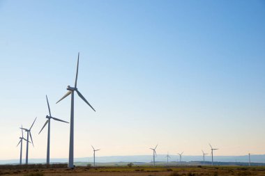 Sürdürülebilir elektrik üretimi için rüzgar türbini jeneratörleri
