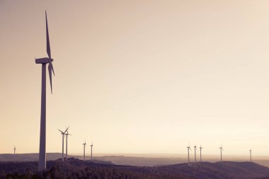 Sürdürülebilir elektrik üretimi için rüzgar türbini jeneratörleri