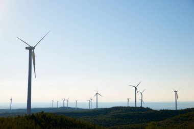 Sürdürülebilir elektrik üretimi için rüzgar türbini jeneratörleri