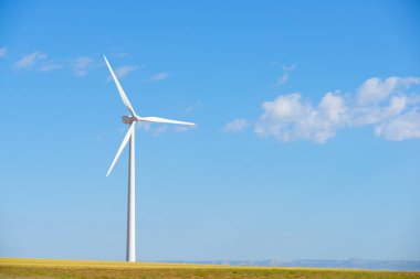 Sürdürülebilir elektrik üretimi için rüzgar türbini jeneratörü