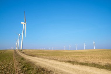 İspanya 'da sürdürülebilir elektrik üretimi için rüzgar türbini jeneratörleri