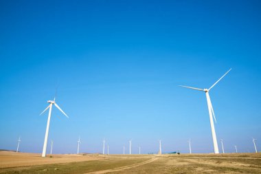 İspanya 'da sürdürülebilir elektrik üretimi için rüzgar türbini jeneratörleri