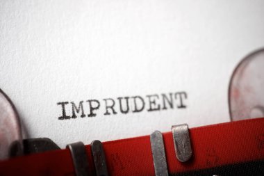 Daktiloyla yazılmış düşüncesizce bir kelime..