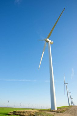 Sürdürülebilir elektrik üretimi için rüzgar türbini jeneratörleri