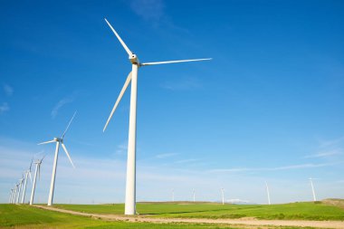 Sürdürülebilir elektrik üretimi için rüzgar türbini jeneratörleri