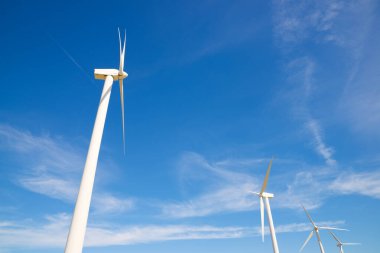 İspanya 'da sürdürülebilir elektrik üretimi için rüzgar türbini jeneratörleri