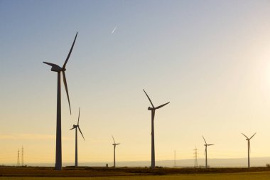 Sürdürülebilir elektrik üretimi için rüzgar türbinleri jeneratörleri