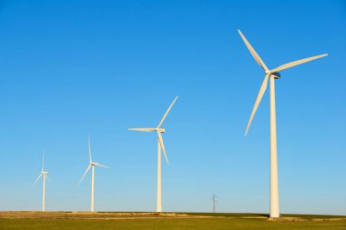 İspanya 'da yeşil elektrik üretimi için rüzgar türbini jeneratörleri