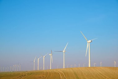 İspanya 'da sürdürülebilir elektrik üretimi için rüzgar türbini jeneratörleri