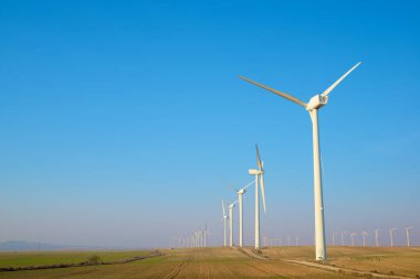 İspanya 'da sürdürülebilir elektrik üretimi için rüzgar türbini jeneratörleri