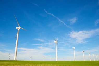 İspanya 'da yenilenebilir elektrik üretimi için rüzgar türbini jeneratörleri