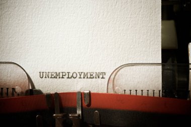 İşsizlik kelimesi bir daktilo ile yazılmış.