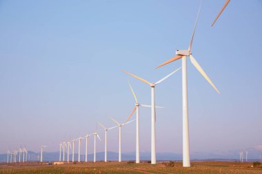 Temiz elektrik enerji üretimi için rüzgar türbini jeneratörleri