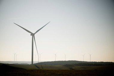 İspanya 'da yeşil elektrik üretimi için rüzgar türbini jeneratörleri