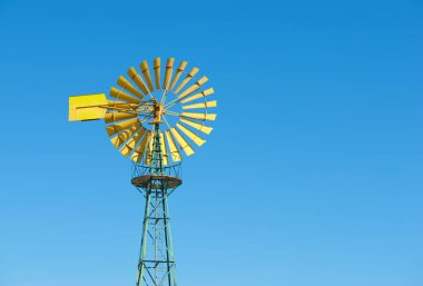 İspanya 'da tarım faaliyetleri için rüzgar çiftliği