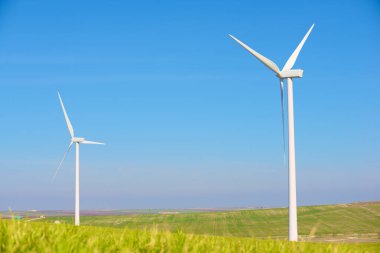 İspanya 'da sürdürülebilir elektrik üretimi için rüzgar türbini jeneratörleri