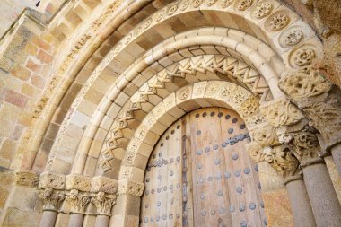 Avila şehrindeki Romanesque San Pedro Kilisesi, İspanya 'daki Castilla Leon.