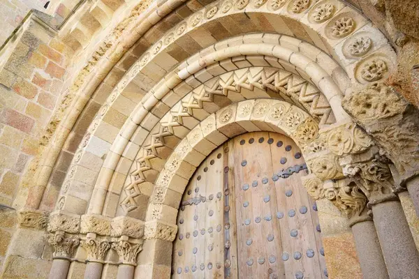 Avila şehrindeki Romanesque San Pedro Kilisesi, İspanya 'daki Castilla Leon.
