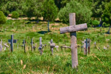 Sad Hill mezarlığındaki mezarlar, spagetti batıdaki film mekanı, iyi, kötü ve çirkin, İspanya 'nın Burgos eyaletinde.