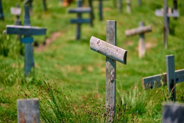 Sad Hill mezarlığındaki mezarlar, spagetti batıdaki film mekanı, iyi, kötü ve çirkin, İspanya 'nın Burgos eyaletinde.