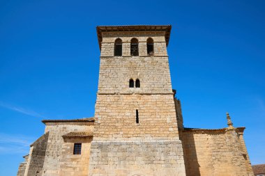 İspanya 'nın Castilla Leon bölgesindeki Palencia eyaletinin Fromista kentindeki San Pedro Romanesk Kilisesi' nin dış görünüşü.