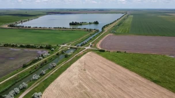 Bridge River Flows Lake Island Aerial High Quality Fullhd Footage — Vídeo de Stock