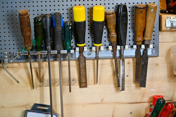 Εργαλεία Που Κρέμονται Στον Τοίχο Στο Εργαστήριο Στο Σπίτι Kumla — Φωτογραφία Αρχείου