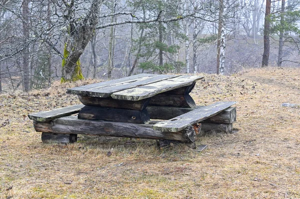 Sitzecke Mit Alten Holzbänken Und Tisch Kumla Schweden März 2023 — Stockfoto