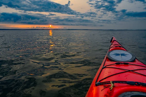 Red Kayak Orange Sunset Lake Vattern Motala Sweden June 2023 — Stock Photo, Image