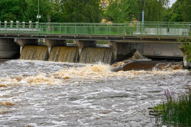 Küçük baraj kapaklarını aç Orebro İsveç 9 Ağustos 2023