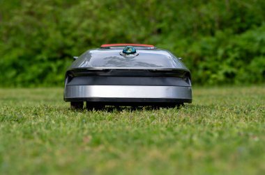 Çevre teli olmayan robot çim biçme makinesi mükemmel çim biçme İsveç 24 Mayıs 2025