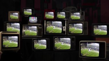 Retro Televisions 'daki Bulanık Stadyum' da bir futbol topu. 4K Çözünürlüğü.