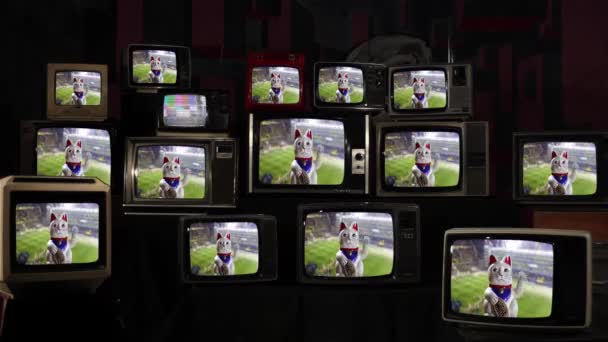 Beckoning Cat Blurred Soccer Stadium Vintage Televisions Resolução — Vídeo de Stock