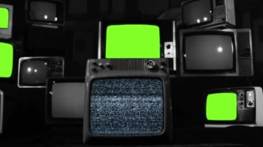 Yeşil Ekranlı, Statik Gürültüyle Açılıp Kapatılan Retro TV yığını. Siyah ve Beyaz Ton. 4K Çözünürlüğü.