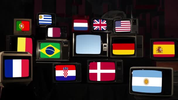 国际足联世界杯参赛选手 世界旗帜和国际足联世界杯奖杯在复古电视上 Resolution — 图库视频影像