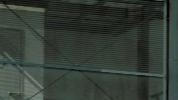 Заключенные Смотрящие Через Окна Тюрьме Строгого Режима Провинции Буэнос Айрес — стоковое видео