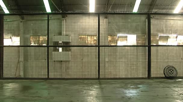 Заключенный Идущий Коридору Тюрьме Строгого Режима Олмос Провинции Буэнос Айрес — стоковое видео