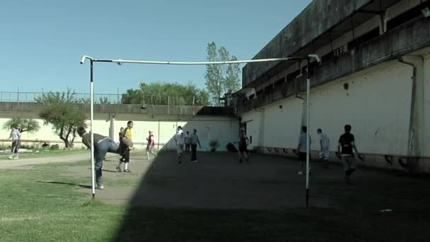 Reclusos Jugando Fútbol Patio Olmos Prisión Máxima Seguridad Provincia Buenos — Vídeo de stock