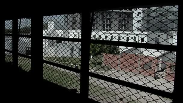 Вікно Тюремної Камери Язні Грають Футбол Ярді Ольмос Максимальна Безпека — стокове відео