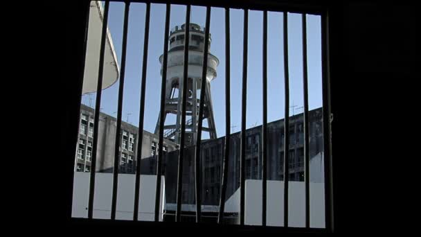 Pemandangan Menara Pengawal Dari Dalam Sel Olmos Penjara Keamanan Maksimum — Stok Video
