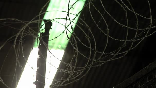 边界安全墙 在阿根廷布宜诺斯艾利斯一座旧监狱内的铁丝网监狱 特写镜头 — 图库视频影像