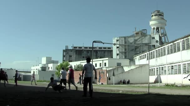Reclusos Jugando Fútbol Patio Olmos Prisión Máxima Seguridad Provincia Buenos — Vídeos de Stock