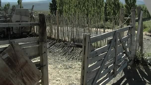 Old Wood Corral Gate Farm Neuquen Province Patagonia Argentina — Vídeos de Stock