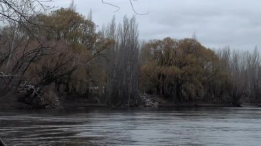 Neuquen Nehri üzerinde Altın Saat, Patagonya, Arjantin