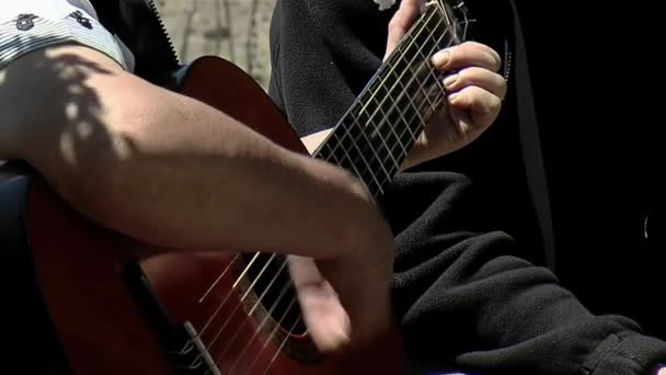Людина Гітарі Відкритому Повітрі Крупним Планом — стокове відео
