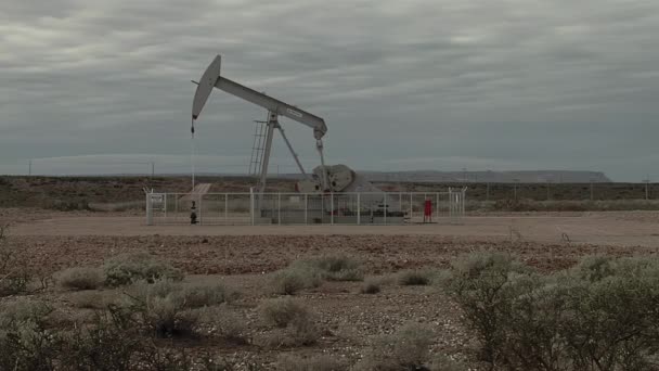 Нефтяная Скважина Вблизи Площади Гуинкуль Неукен Прованс Патагония Аргентина — стоковое видео