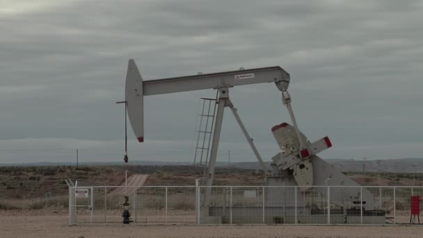 Пумпейк Нафтовому Родовищі Поблизу Плаза Хуінкул Провінція Ноукен Патагонія Аргентина — стокове відео